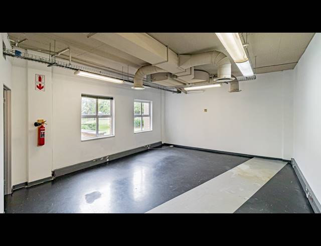 158M² OFFICE TO LET IN FERNDALE